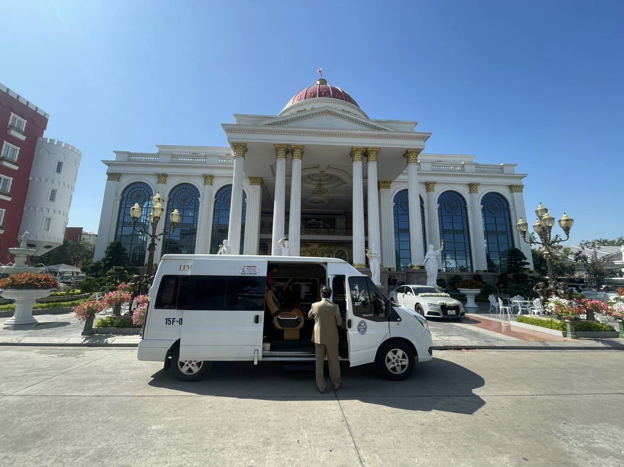 Hành trình từ Hà Nội đến Hải Phòng với xe limousine của Hoàng Phương chỉ mất khoảng 1,5 đến 2 giờ đồng hồ